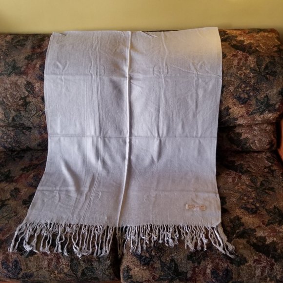 COPY - Cashmere = pashmina wool & silk winter scarf, pale gray, NWT, unisex - Picture 2 of 5